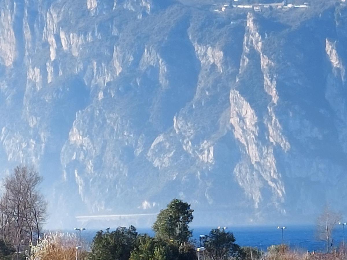 La Bougainville - Luxury Apartment Torbole Sul Garda Exteriér fotografie