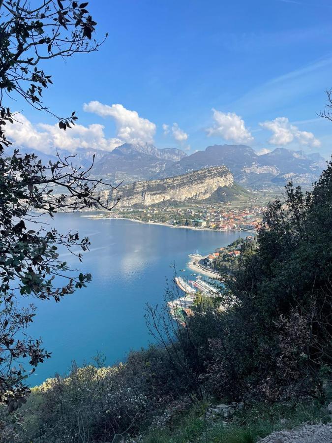La Bougainville - Luxury Apartment Torbole Sul Garda Exteriér fotografie